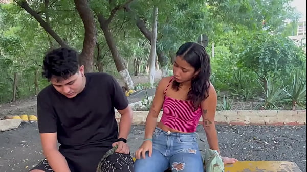 pequeña latina sin hogar debe pagar alquiler con sexo duro