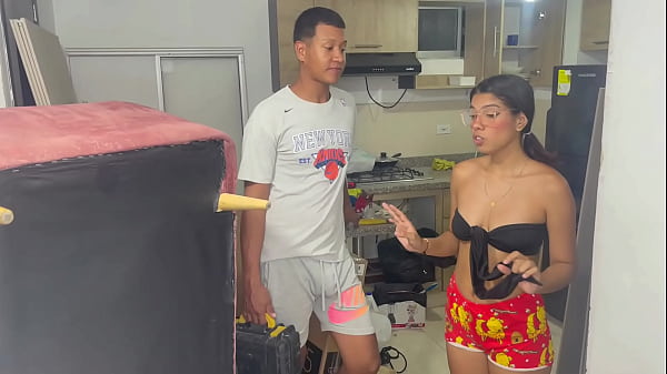 chica latina me pide que la folle duro a cambio de hacer una reforma en su apartamento