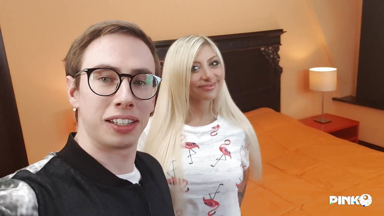 First porn for the beautiful Lisa Amane with the legendary Max Felicitas