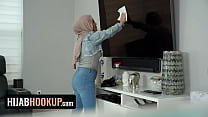 Hijab Hookup – Hot Muslim Maid With Hijab Gives More Than A Cleaning Service To Her Horny Boss