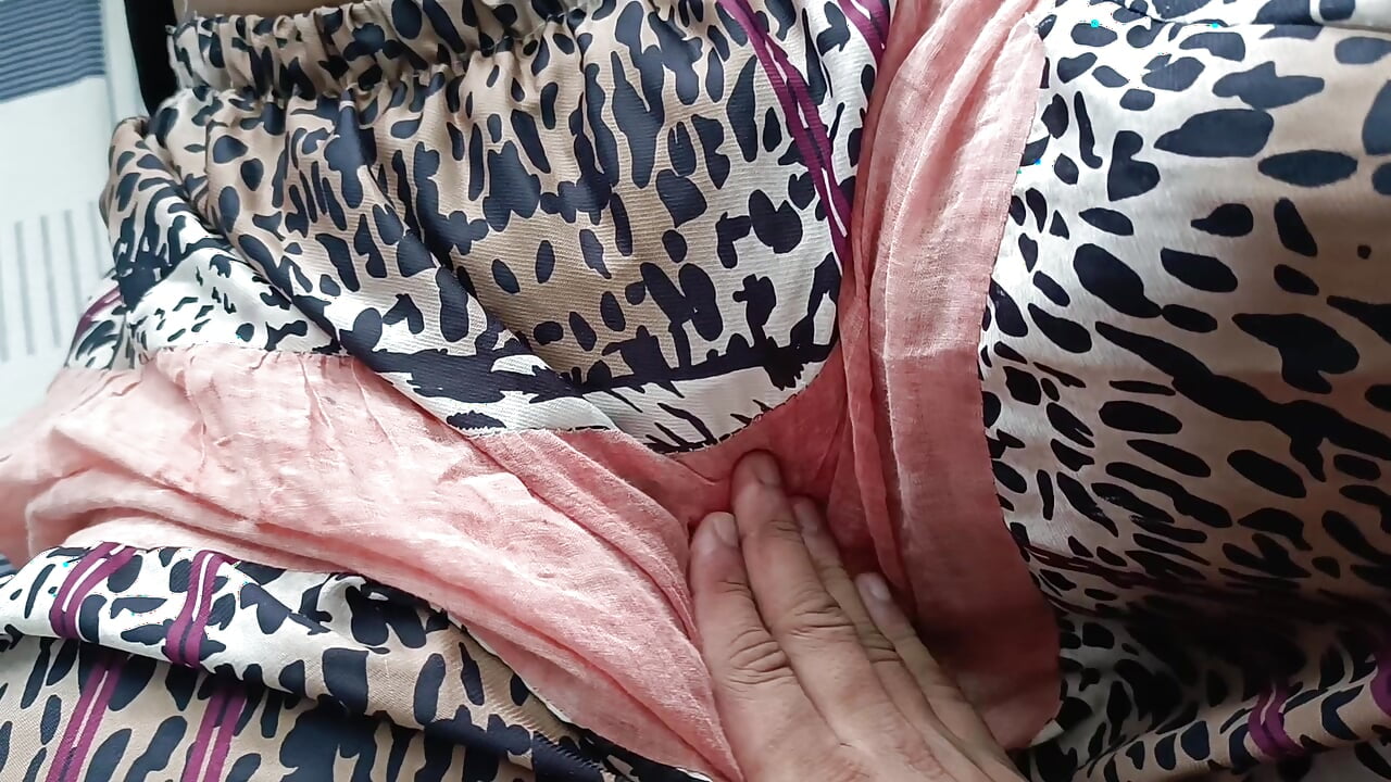 Mallu house wife pussy show with her college friend while her husband not in home,  mallu cheating wife fun with her boy friend