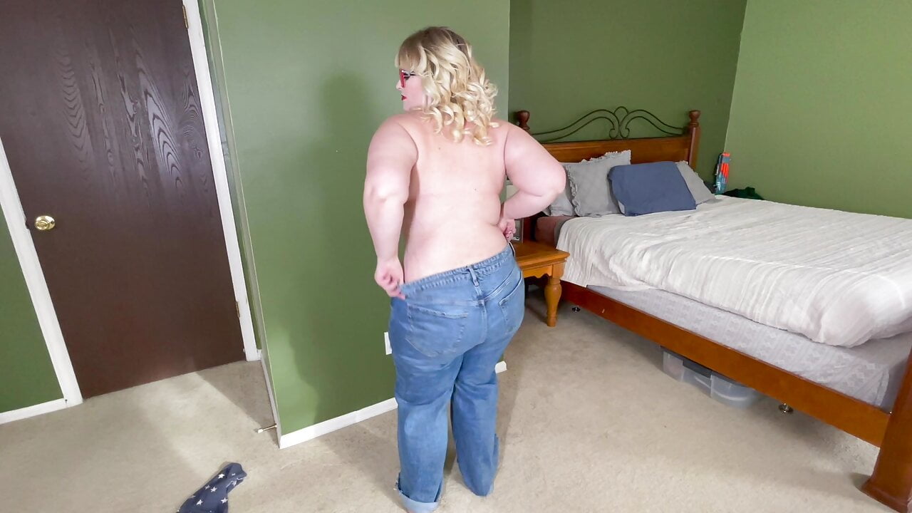 BBW Dances Naked to Stayin Alive striptease Lose a bet and dance jiggle fat ass celulite V172 (Full Vid)