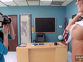 Juramento De Lealtad A Los Escotes With Mick Blue, Peta Jensen – Brazzers